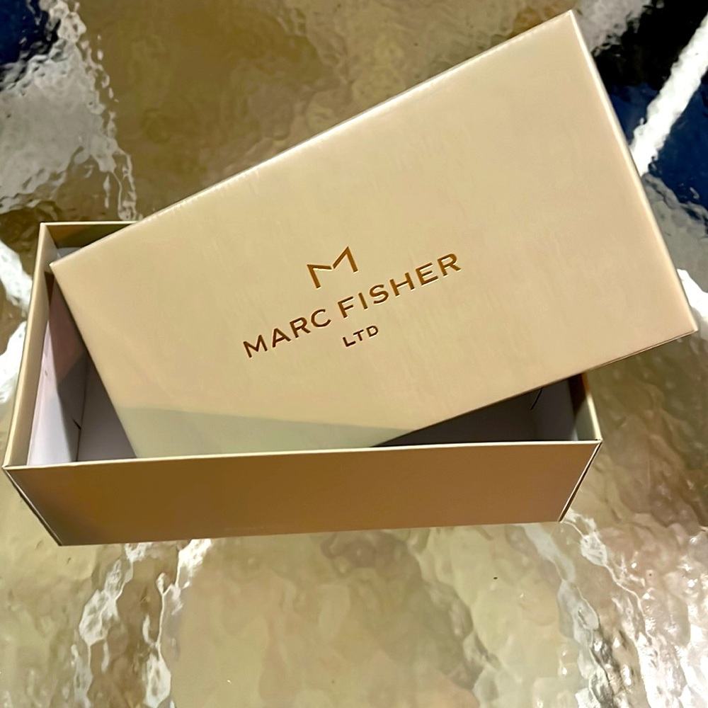 💯Marc Fisher Ltd. shoe box 🎁